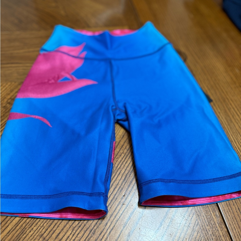 WEAR IT TO HEART WOMENS KURT REVERSIBLE BIKE SHORTS. NWT. SIZE SMALL